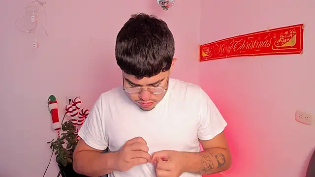 Snapshot of thiago_occonor chatting on December 15, 2025, 5:01 am thiago occonor online show from December 15, 2025, 5:01 am