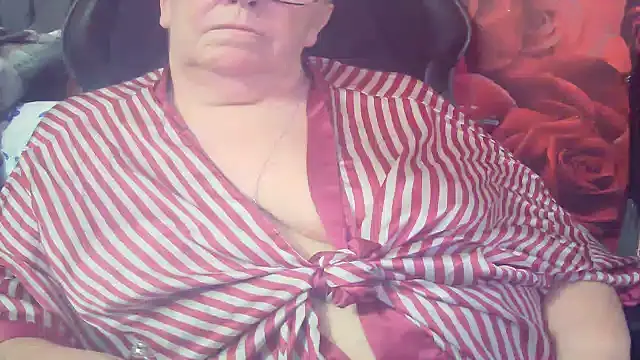 Playful MILF Demi online show from February 25, 2026, 8:29 pm