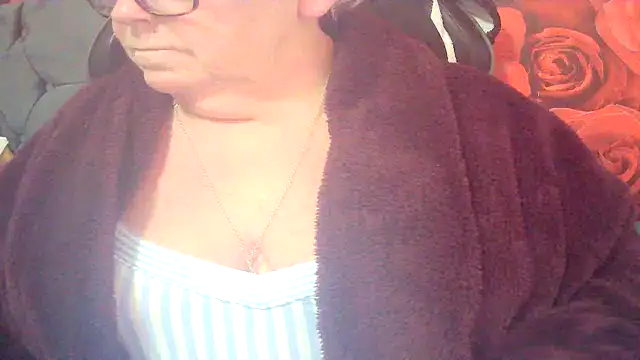 Playful MILF Demi online show from March 3, 2026, 6:36 pm