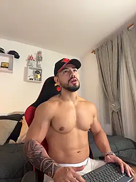 Snapshot of Ezzio_Scolaro chatting on May 23, 2026, 1:44 am Ezzio Scolaro online show from May 23, 2026, 1:44 am