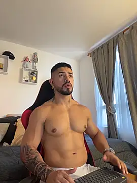 Snapshot of Ezzio_Scolaro chatting on May 23, 2026, 10:25 pm Ezzio Scolaro online show from May 23, 2026, 10:25 pm