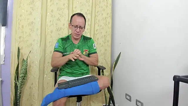 Snapshot of _axelking_ chatting on April 28, 2026, 11:37 am axelking online show from April 28, 2026, 11:37 am