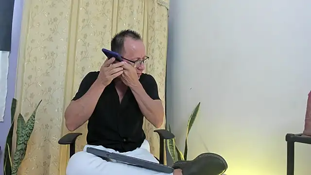 Snapshot of _axelking_ chatting on April 30, 2026, 11:27 am axelking online show from April 30, 2026, 11:27 am