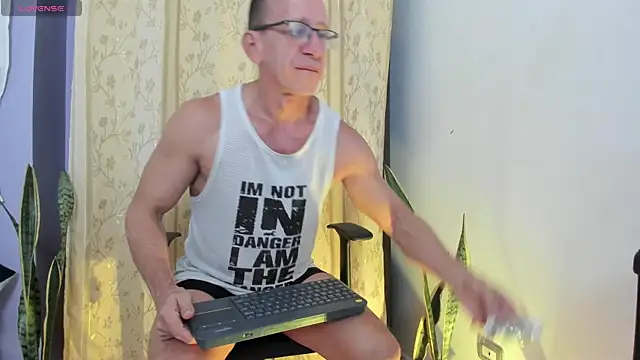 Snapshot of _axelking_ chatting on May 19, 2026, 1:33 am axelking online show from May 19, 2026, 1:33 am