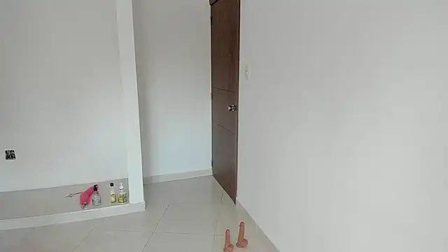 talianasweet03 online show from November 19, 2025, 5:57 pm