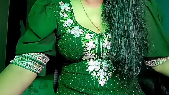 Snapshot of horny_milf_couple chatting on May 13, 2026, 6:05 pm horny milf couple online show from May 13, 2026, 6:05 pm