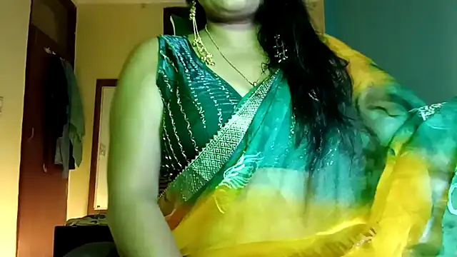 Snapshot of horny_milf_couple chatting on May 25, 2026, 7:53 pm horny milf couple online show from May 25, 2026, 7:53 pm
