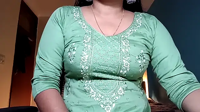 Snapshot of horny_milf_couple chatting on June 8, 2026, 7:36 pm horny milf couple online show from June 8, 2026, 7:36 pm