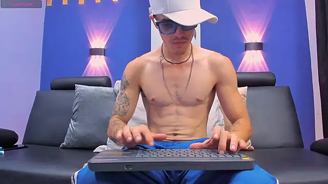 imsammytop online show from October 23, 2025, 1:21 pm