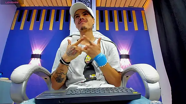 imsammytop online show from November 18, 2025, 12:42 pm