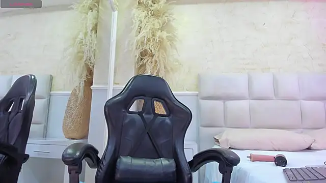 ScarletEvanss  online show from May 18, 2026, 11:16 am