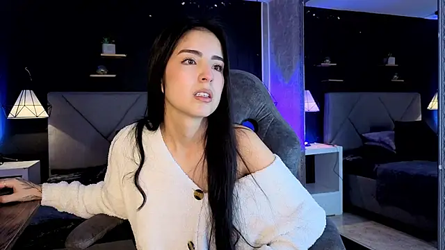 giapearl25 online show from November 30, 2025, 7:51 pm