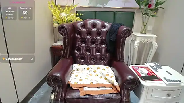 selinajuan online show from October 25, 2025, 12:18 am