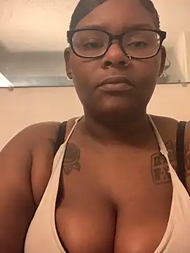 Snapshot of ThickChick94 chatting on October 19, 2025, 3:40 am ThickChick94 online show from October 19, 2025, 3:40 am