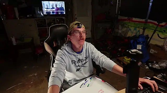 Snapshot of AverageMaleJay chatting on November 4, 2025, 1:48 am AverageMaleJay online show from November 4, 2025, 1:48 am