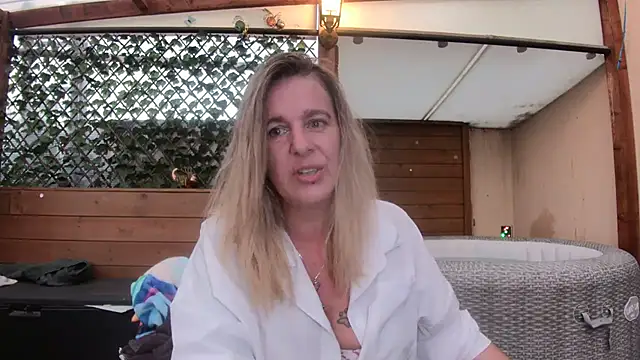 Snapshot of Delichieuse5 chatting on June 24, 2026, 8:08 pm Delichieuse5 online show from June 24, 2026, 8:08 pm