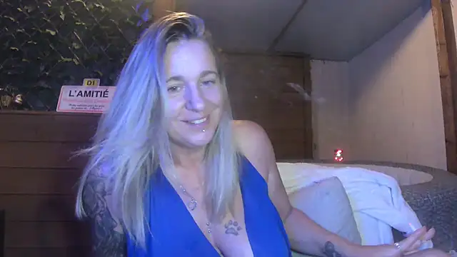 Snapshot of Delichieuse5 chatting on July 28, 2026, 8:52 pm Delichieuse5 online show from July 28, 2026, 8:52 pm