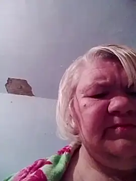 LusiyaGold5 online show from October 31, 2025, 8:32 pm