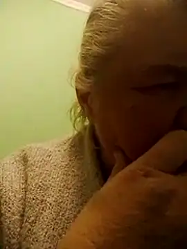 LusiyaGold5 online show from November 16, 2025, 9:09 pm