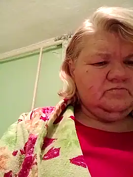 Snapshot of LusiyaGold5 chatting on January 6, 2026, 10:23 pm LusiyaGold5 online show from January 6, 2026, 10:23 pm