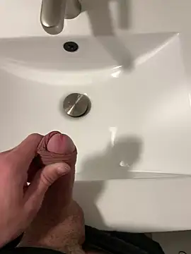 maksinka2006 online show from October 13, 2025, 4:29 pm