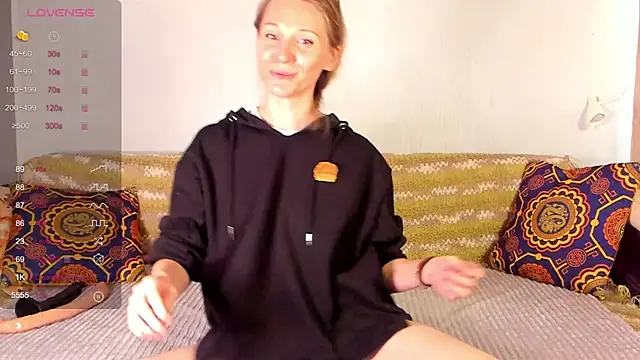 Snapshot of Amalia_Mio chatting on October 19, 2025, 8:04 am Amalia Mio online show from October 19, 2025, 8:04 am