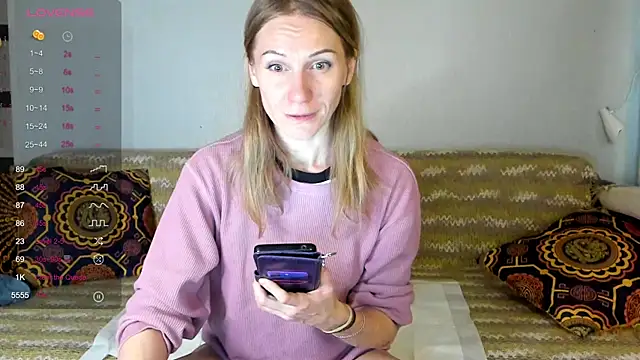 Snapshot of Amalia_Mio chatting on October 31, 2025, 10:16 am Amalia Mio online show from October 31, 2025, 10:16 am