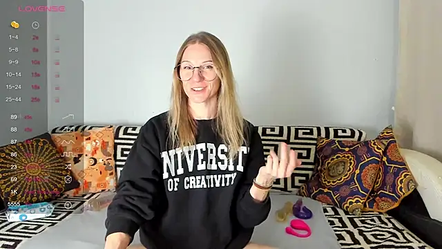 Snapshot of Amalia_Mio chatting on November 23, 2025, 8:03 am Amalia Mio online show from November 23, 2025, 8:03 am