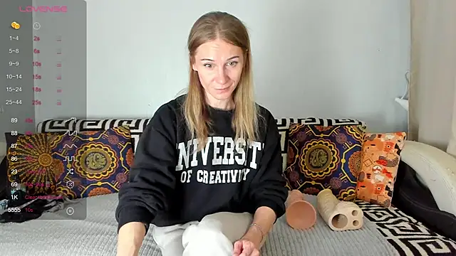 Snapshot of Amalia_Mio chatting on November 24, 2025, 8:03 am Amalia Mio online show from November 24, 2025, 8:03 am