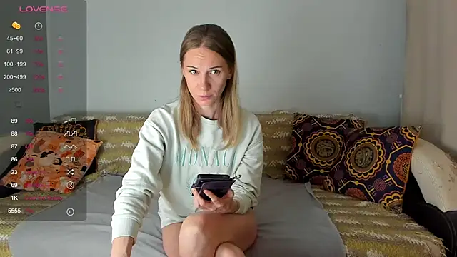 Snapshot of Amalia_Mio chatting on December 3, 2025, 8:12 am Amalia Mio online show from December 3, 2025, 8:12 am