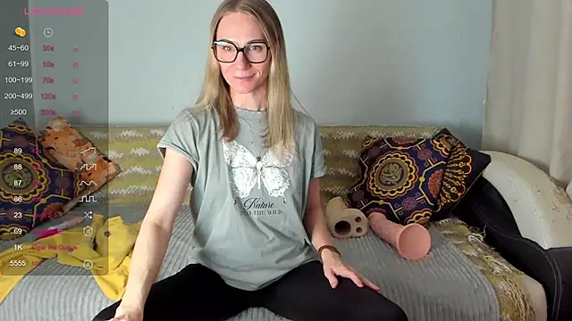 Snapshot of Amalia_Mio chatting on December 5, 2025, 8:23 am Amalia Mio online show from December 5, 2025, 8:23 am