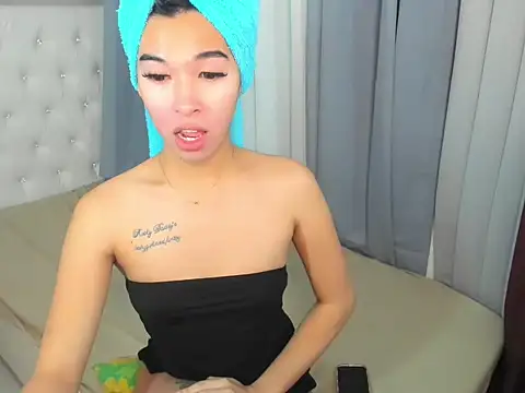 Yourdreamgoddess online show from November 21, 2025, 4:38 pm