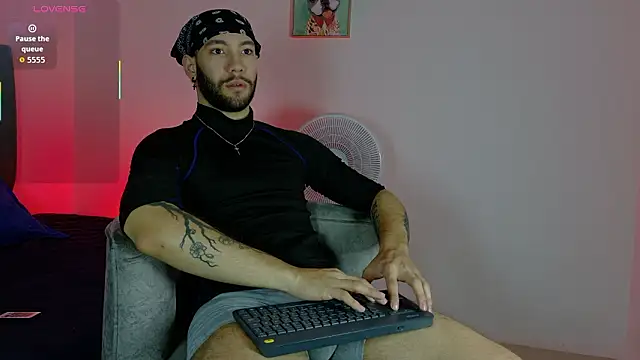 angel kyrozz online show from March 14, 2026, 7:08 pm