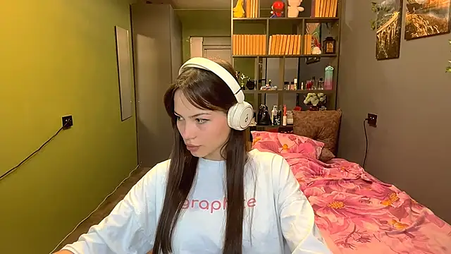 Snapshot of MysticAlisa chatting on October 8, 2025, 10:13 am MysticAlisa online show from October 8, 2025, 10:13 am