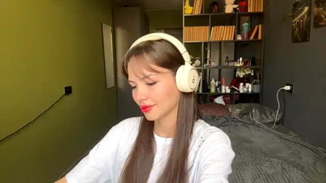 Snapshot of MysticAlisa chatting on October 15, 2025, 7:19 am MysticAlisa online show from October 15, 2025, 7:19 am