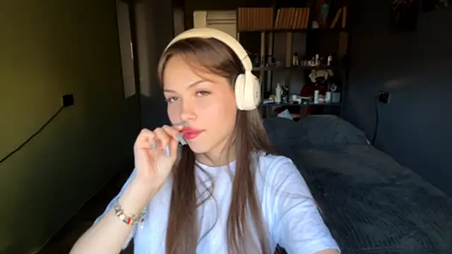 Snapshot of MysticAlisa chatting on October 21, 2025, 5:08 am MysticAlisa online show from October 21, 2025, 5:08 am