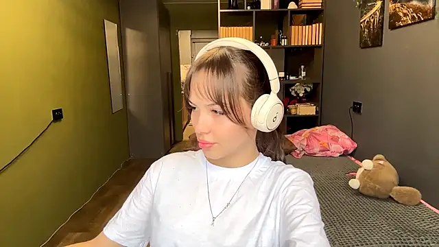 Snapshot of MysticAlisa chatting on December 5, 2025, 6:33 am MysticAlisa online show from December 5, 2025, 6:33 am