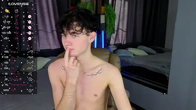 Snapshot of Cute_Mike chatting on October 19, 2025, 6:14 am Cute Mike online show from October 19, 2025, 6:14 am