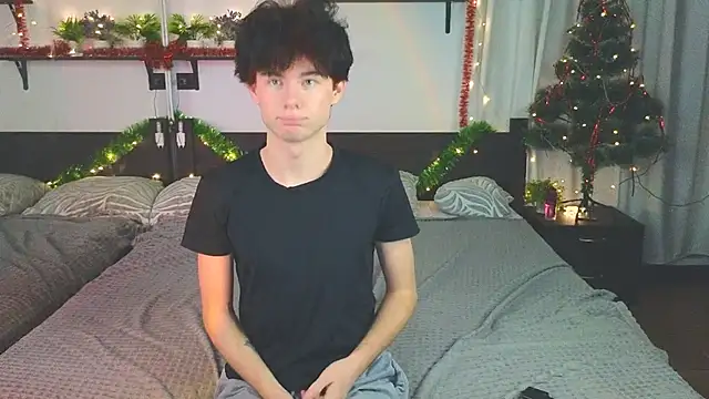 Snapshot of Cute_Mike chatting on December 14, 2025, 9:19 pm Cute Mike online show from December 14, 2025, 9:19 pm