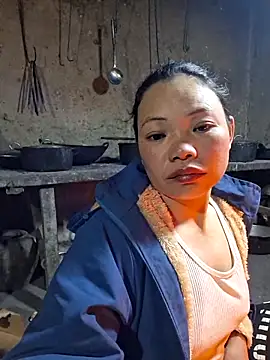 miomio-12 online show from November 29, 2025, 10:02 pm