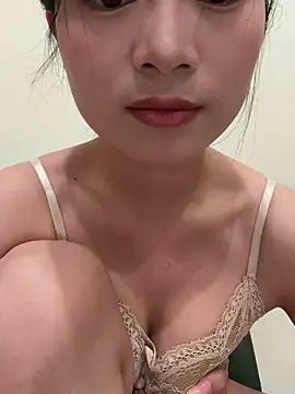 qingzi1218 online show from April 18, 2026, 8:51 am