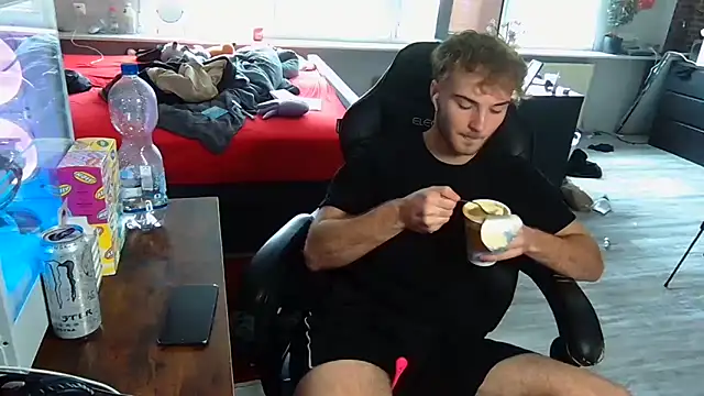 Snapshot of WolkenJunge2006 chatting on October 7, 2025, 9:17 am WolkenJunge2006 online show from October 7, 2025, 9:17 am