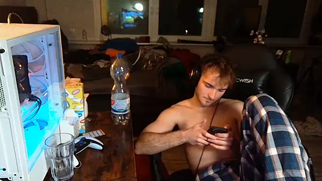 Snapshot of WolkenJunge2006 chatting on November 10, 2025, 9:47 pm WolkenJunge2006 online show from November 10, 2025, 9:47 pm