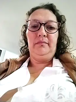 -saraqueen- online show from October 22, 2025, 4:07 pm