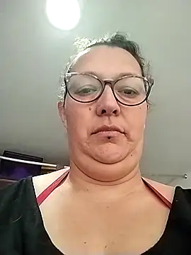 -saraqueen- online show from November 4, 2025, 3:00 pm