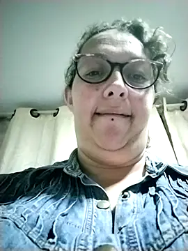 -saraqueen- online show from November 14, 2025, 2:10 am