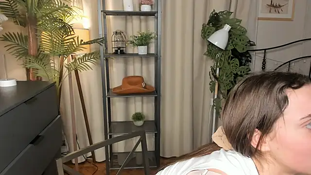 ThelmaJusto online show from November 28, 2025, 4:20 pm