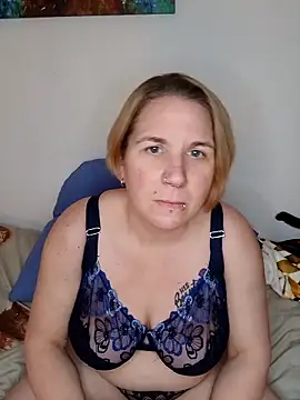 Snapshot of LaceyWestxx chatting on January 5, 2026, 6:33 pm LaceyWestxx online show from January 5, 2026, 6:33 pm