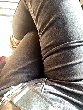 melisss2 online show from November 28, 2025, 8:06 am