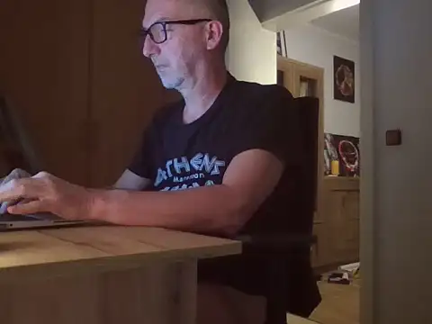 Snapshot of SilkenQuip chatting on October 6, 2025, 6:38 pm SilkenQuip online show from October 6, 2025, 6:38 pm